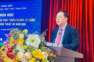 Bí thư Trung ương Đảng, Trưởng Ban Tuyên giáo Trung ương Nguyễn Trọng Nghĩa phát biểu chỉ đạo tại tọa đàm. (Ảnh: TRANG ANH)