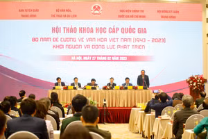Ban Chủ tọa tại Hội thảo. (Ảnh: NAM NGUYỄN)