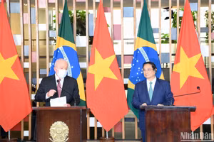 Tổng thống Brazil Lula da Silva và Thủ tướng Phạm Minh Chính tại buổi họp báo.
