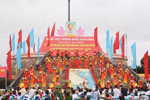 Một tiết mục biểu diễn tại Lễ Thượng cờ “Thống nhất non sông”.