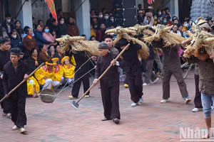 Lễ hội “Trâu rơm, bò rạ” vào ngày mùng 4 Tết Nguyên đán hằng năm ở xã Đại Đồng, huyện Vĩnh Tường, tỉnh Vĩnh Phúc. (Ảnh: Thành Đạt).