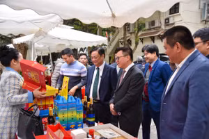 [Ảnh] Độc đáo gian hàng trưng bày sản phẩm OCOP tại Báo Nhân Dân