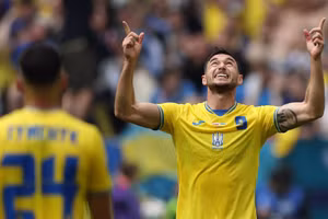 Đội tuyển Ukraine lội ngược dòng với chiến thắng 2-1 trước đội tuyển Slovakia (Ảnh: Reuters)