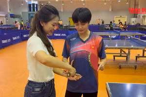 [Video] Thách đấu bóng bàn với nhà vô địch SEA Games 32 Đinh Anh Hoàng và Trần Mai Ngọc