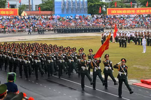 Chiến sĩ Quân đội nhân dân Việt Nam tại lễ diễu binh kỷ niệm 70 năm Chiến thắng Điện Biên Phủ, ngày 7/5/2024 tại thành phố Điện Biên Phủ. (Ảnh THÀNH ĐẠT)