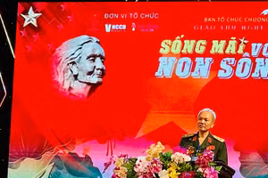 Chủ tịch Hội Hỗ trợ gia đình liệt sĩ Việt Nam, Trung tướng Hoàng Khánh Hưng phát biểu tại chương trình.