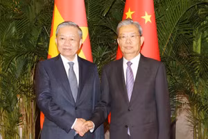 Tổng Bí thư, Chủ tịch nước Tô Lâm hội kiến Ủy viên trưởng Nhân đại toàn quốc Trung Quốc Triệu Lạc Tế. Ảnh: Trí Dũng-TTXVN
