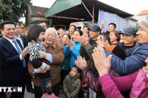 Tổng Bí thư Nguyễn Phú Trọng với nhân dân xã Tây An, huyện Tiền Hải, Thái Bình.