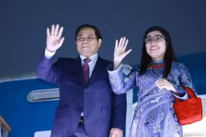 Thủ tướng Phạm Minh Chính và Phu nhân rời Hàn Quốc kết thúc chuyến thăm chính thức Hàn Quốc. Ảnh: Dương Giang/TTXVN.