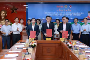 Lễ ký kết diễn ra cuối giờ chiều 6/8.