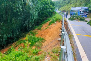 Mưa lũ gây sạt lở nhiều tuyến giao thông trên địa bàn tỉnh Phú Thọ.
