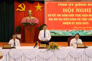 Các đồng chí Thường trực Tỉnh ủy Đồng Nai chủ trì hội nghị.