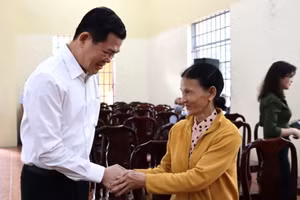 Bí thư Tỉnh ủy Đồng Nai Nguyễn Hồng Lĩnh tiếp xúc, lắng nghe ý kiến người dân trong vùng dự án xây dựng Cảng hàng không quốc tế Long Thành.