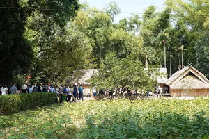 Du khách thập phương hành hương về quê Bác dịp nghỉ lễ Quốc khánh 2/9.