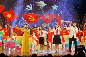 Một tiết mục nghệ thuật trong chương trình giao lưu nghệ thuật: "Mãi mãi niềm tin theo Đảng". Ảnh: tapchicongsan.org.vn.