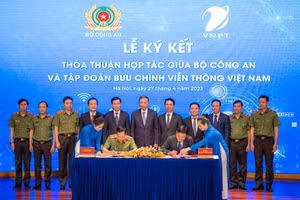 Lãnh đạo Bộ Công an và VNPT ký thỏa thuận hợp tác.
