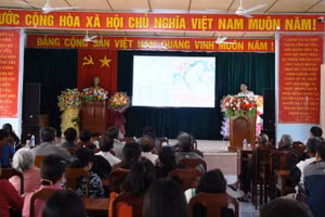 Tuyên truyền về công tác phòng, chống khai thác hải sản bất hợp pháp cho ngư dân huyện Phù Cát,