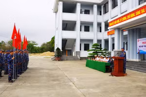 Quang cảnh buổi phát động tại Trung tâm Bảo đảm kỹ thuật, Vùng 3 Hải quân.