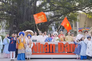 Bạn đọc hưởng ứng dự án "Yêu lắm Việt Nam"