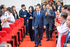 Chủ tịch Quốc hội Trần Thanh Mẫn dự Lễ kỷ niệm 70 năm Ngày Thầy thuốc Việt Nam tại Bệnh viện Hữu Nghị.