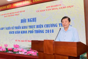 Phó Chủ tịch Ủy ban Trung ương Mặt trận Tổ quốc Việt Nam Nguyễn Hữu Dũng phát biểu tại Hội nghị.