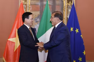 Chủ tịch nước Võ Văn Thưởng gặp Chủ tịch Thượng viện Italia (Ảnh: TTXVN)