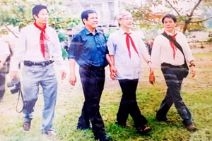 Tháng 11/2005, đồng chí Nguyễn Phú Trọng (khi đó là Ủy viên Bộ Chính trị, Bí thư Thành ủy Hà Nội) về thăm lại xã Vạn Thọ (Đại Từ), nơi đồng chí đã từng sinh sống, học tập trong những năm 1965 -1967. 