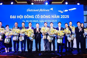 Hội đồng quản trị và Ban Kiểm soát mới nhiệm kỳ 2025-2030 của Vietravel Airlines ra mắt đại hội đồng cổ đông.