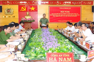 Đại tá Tô Anh Dũng, Ủy viên Ban Thường vụ Tỉnh ủy, Bí thư Đảng ủy, Giám đốc Công an tỉnh Hà Nam phát biểu tại hội nghị.