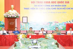 Đoàn Chủ tịch Hội thảo.