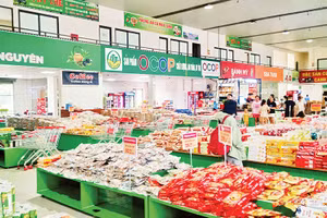 Hàng trăm sản phẩm OCOP của tỉnh Thái Nguyên được giới thiệu, bày bán tại Trạm dừng nghỉ Hải Đăng trên tuyến cao tốc Hà Nội - Thái Nguyên.