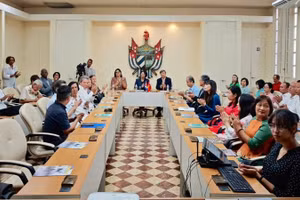 Các đại biểu tham dự Lễ ra mắt bộ môn nghiên cứu về Hồ Chí Minh tại Đại học La Habana. (Ảnh: Đại sứ quán Việt Nam tại Cuba)