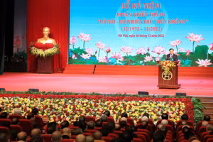 Bí thư Thành ủy Hà Nội Đinh Tiến Dũng đọc diễn văn tại lễ kỷ niệm.