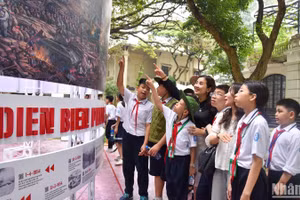 Đoạt giải Nhất cuộc thi tìm hiểu về Chiến dịch Điện Biên Phủ cấp trường, lớp 6A1 được Trường trung học cơ sở Lê Lợi lựa chọn là lớp đầu tiên trải nghiệm triển lãm.