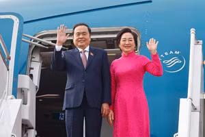 Chủ tịch Quốc hội Trần Thanh Mẫn và Phu nhân Nguyễn Thị Thanh Nga thăm chính thức Cộng hòa Uzbekistan từ ngày 5-8/4. (Ảnh: TTXVN)