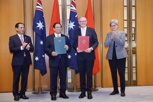 Thủ tướng Phạm Minh Chính và Phu nhân hội kiến Toàn quyền Australia David Hurley và Phu nhân. (Ảnh TTXVN) 