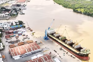 Cảng Tân Thuận (Quận 7), vị trí dự kiến xây cầu Thủ Thiêm 4. 
