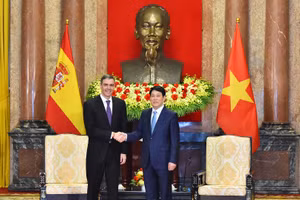 Chủ tịch nước Lương Cường và Thủ tướng Tây Ban Nha Pedro Sanchez.