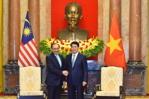 Chủ tịch nước Lương Cường và Thủ tướng Malaysia Anwar Ibrahim.