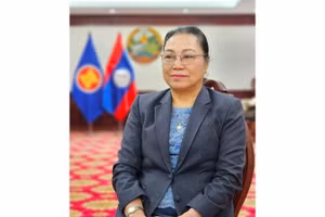 Đại sứ Lào tại Việt Nam Khamphao Ernthavanh.