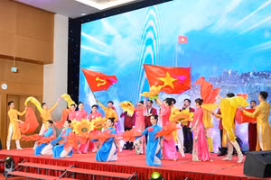 Phát triển văn hóa, xã hội hài hòa và ngang tầm với kinh tế
