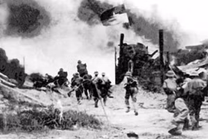 Bộ đội Sư đoàn 320A (Quân đoàn 3) đánh chiếm căn cứ Đồng Dù ngày 29/4/1975. (Ảnh: Tư liệu/TTXVN)