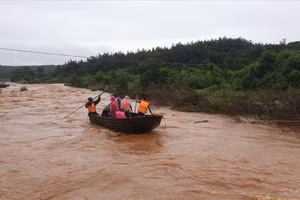 Gallery - Khắc phục hậu quả, ứng phó mưa lũ tại miền trung - image 18