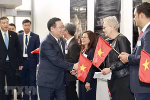 Chủ tịch Quốc hội Vương Đình Huệ với giảng viên, sinh viên Đại học Waikato. (Ảnh: Doãn Tấn/TTXVN)