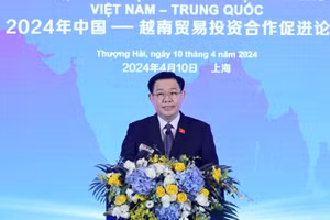 Chủ tịch Quốc hội phát biểu tại Diễn đàn Chính sách, Pháp luật Thúc đẩy Hợp tác Đầu tư và Thương mại Việt Nam-Trung Quốc. 