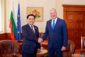 Chủ tịch Quốc hội Vương Đình Huệ và Chủ tịch Quốc hội Cộng hòa Bulgaria Rosen Zhelyazkov.