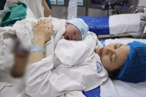 Bé trai Trần Hữu Nghị chào đời tại Bệnh viện Phụ sản Trung ương.