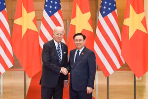 Chủ tịch Quốc hội Vương Đình Huệ và Tổng thống Hoa Kỳ Joe Biden tại buổi hội kiến. (Ảnh: DUY LINH)