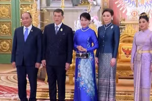 Chủ tịch nước Nguyễn Xuân Phúc và Phu nhân hội kiến Nhà Vua Maha Vajiralongkorn và Hoàng hậu. (Ảnh: VOV)