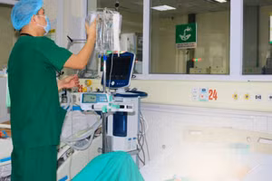 Bệnh nhân đang nằm điều trị tại Bệnh viện Bệnh nhiệt đới Trung ương.